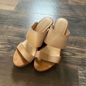 Xappeal Faye Wedge Sandel Tan Size 8